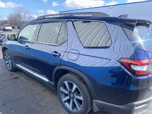 Obsidian Blue Pearl 2024 Honda Pilot Touring