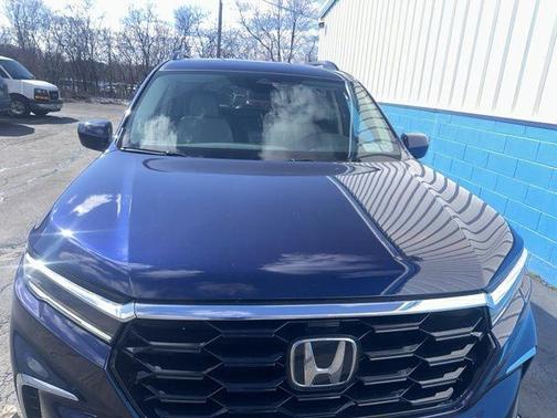 Obsidian Blue Pearl 2024 Honda Pilot Touring