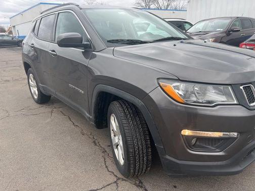 Granite Crystal Clearcoat Metallic 2018 Jeep Compass Latitude