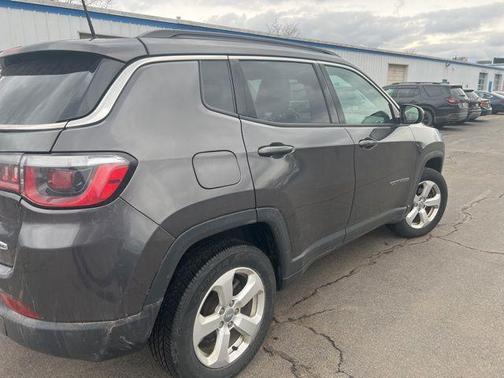 Granite Crystal Clearcoat Metallic 2018 Jeep Compass Latitude