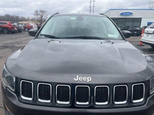Granite Crystal Clearcoat Metallic 2018 Jeep Compass Latitude