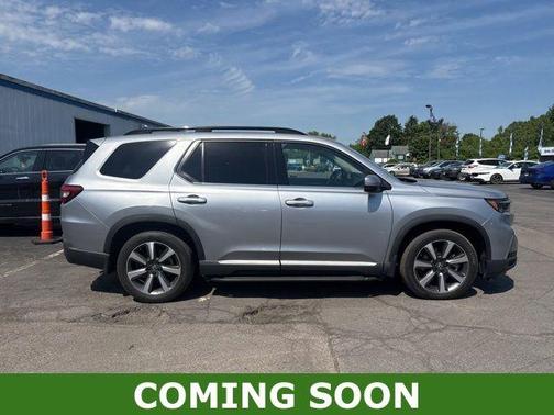 Silver 2023 Honda Pilot Elite