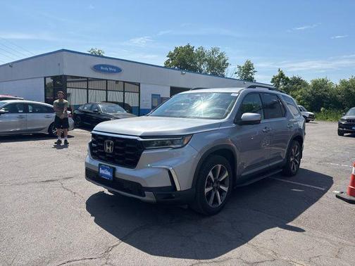 Silver 2023 Honda Pilot Elite