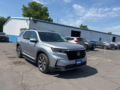 Silver 2023 Honda Pilot Elite