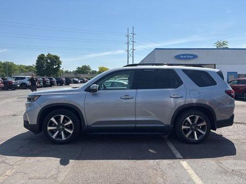 Silver 2023 Honda Pilot Elite