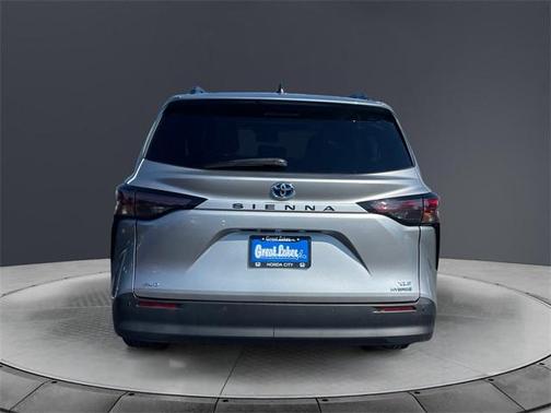 2023 Toyota Sienna XLE