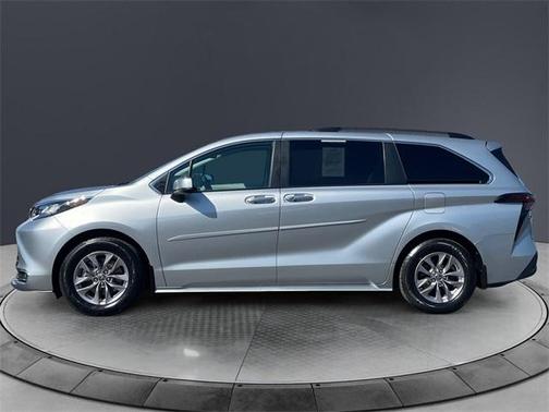 2023 Toyota Sienna XLE