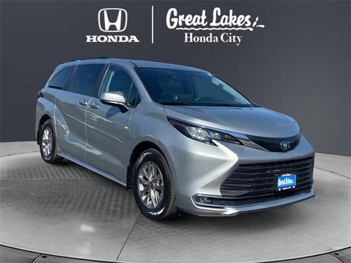 2023 Toyota Sienna XLE