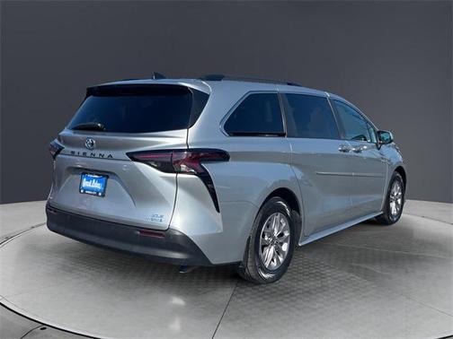 2023 Toyota Sienna XLE