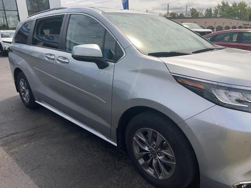 2023 Toyota Sienna XLE