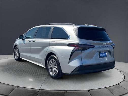 2023 Toyota Sienna XLE