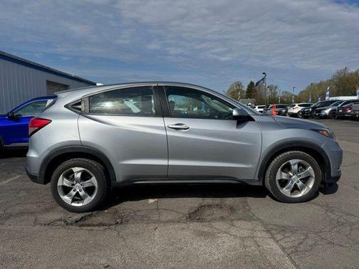 Lunar Silver Metallic 2018 Honda HR-V LX