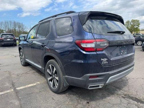 Obsidian Blue Pearl 2025 Honda Pilot Touring