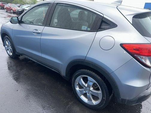 Lunar Silver Metallic 2021 Honda HR-V LX