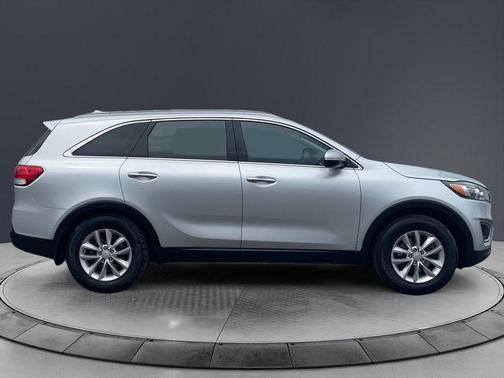 Sparkling Silver 2018 Kia Sorento LX