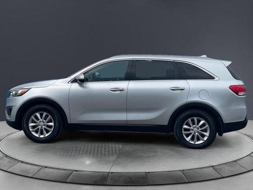 Sparkling Silver 2018 Kia Sorento LX