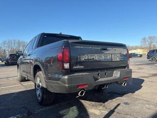 Crystal Black Pearl 2025 Honda Ridgeline RTL