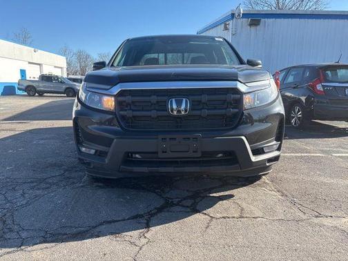 Crystal Black Pearl 2025 Honda Ridgeline RTL
