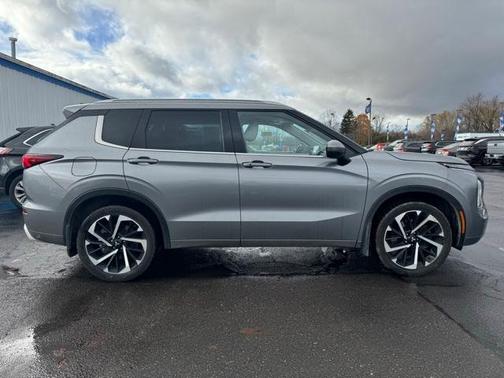 2023 Mitsubishi Outlander SEL