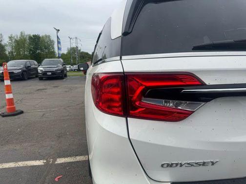 White 2024 Honda Odyssey Elite