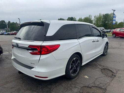 White 2024 Honda Odyssey Elite