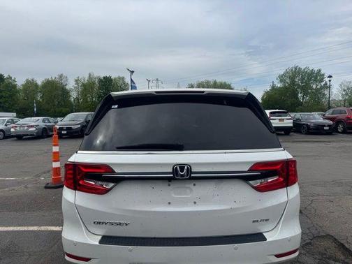White 2024 Honda Odyssey Elite
