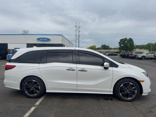 White 2024 Honda Odyssey Elite