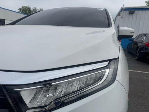 White 2024 Honda Odyssey Elite