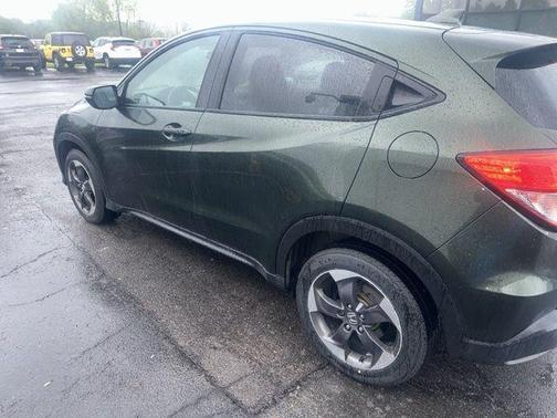 Green 2018 Honda HR-V EX
