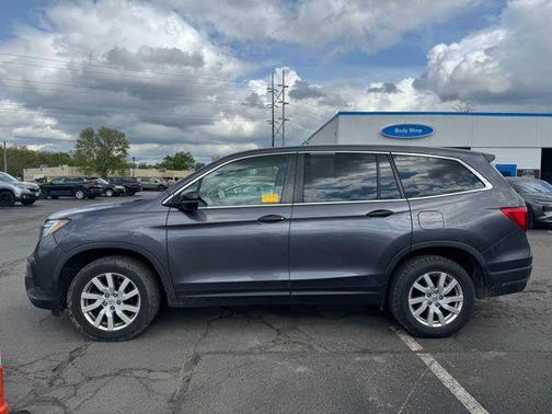 Modern Steel Metallic 2019 Honda Pilot LX