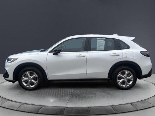 Platinum White Pearl 2024 Honda HR-V LX