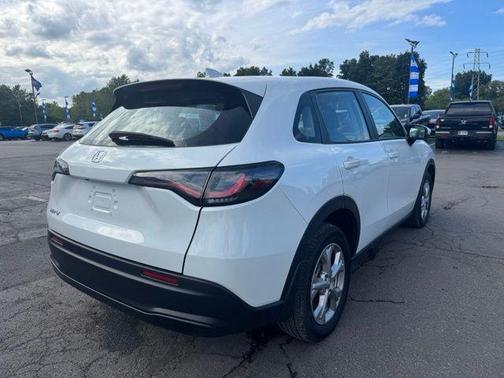 Platinum White Pearl 2024 Honda HR-V LX