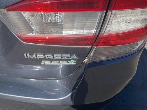 2017 Subaru Impreza 2.0i