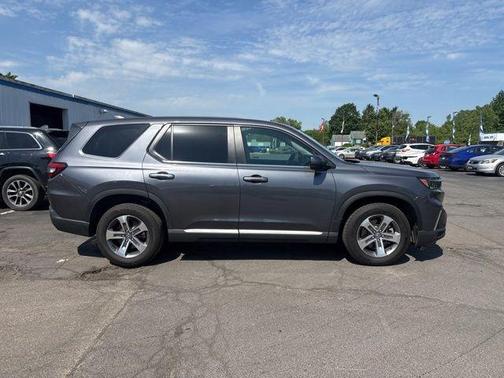 Modern Steel Metallic 2025 Honda Pilot EX-L