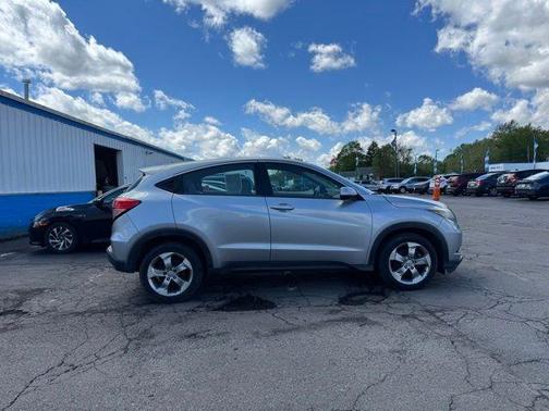 Lunar Silver Metallic 2018 Honda HR-V LX