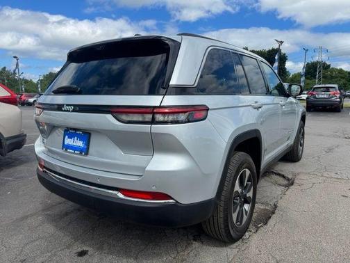 Silver Zynith 2024 Jeep Grand Cherokee 4xe Base