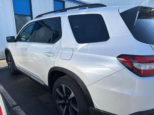 Platinum White Pearl 2023 Honda Pilot Touring