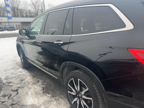 2022 Honda Pilot Touring 8-Passenger