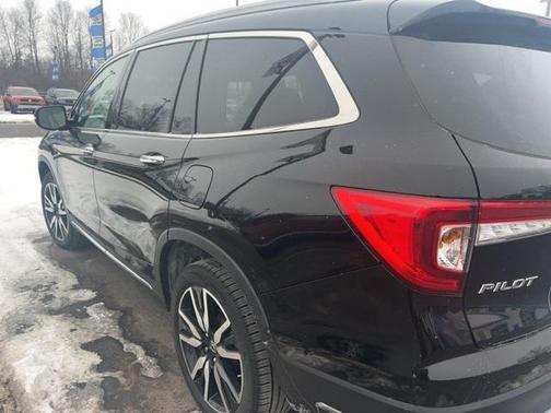 2022 Honda Pilot Touring 8-Passenger