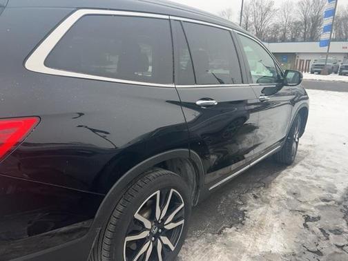 2022 Honda Pilot Touring 8-Passenger