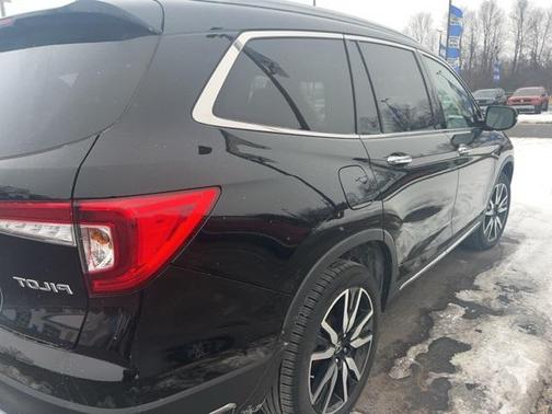 2022 Honda Pilot Touring 8-Passenger