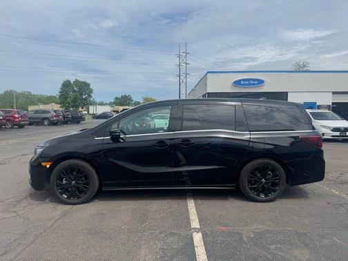 Crystal Black Pearl 2025 Honda Odyssey Sport-L