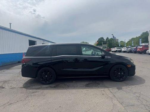Crystal Black Pearl 2025 Honda Odyssey Sport-L
