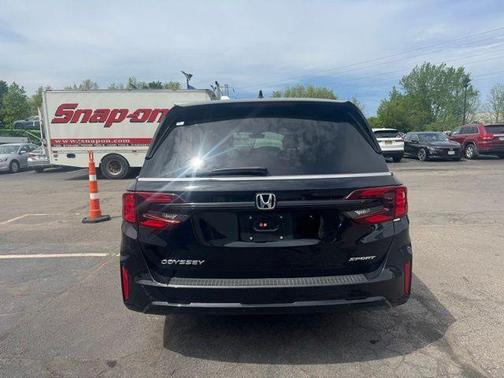 Crystal Black Pearl 2025 Honda Odyssey Sport-L