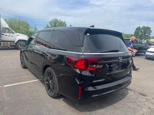 Crystal Black Pearl 2025 Honda Odyssey Sport-L