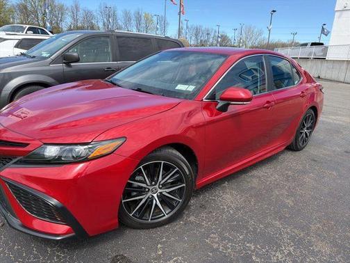 Supersonic Red / Midnight Black Metallic 2023 Toyota Camry SE