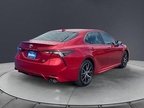 Supersonic Red / Midnight Black Metallic 2023 Toyota Camry SE