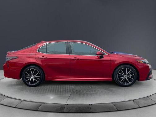 Supersonic Red / Midnight Black Metallic 2023 Toyota Camry SE