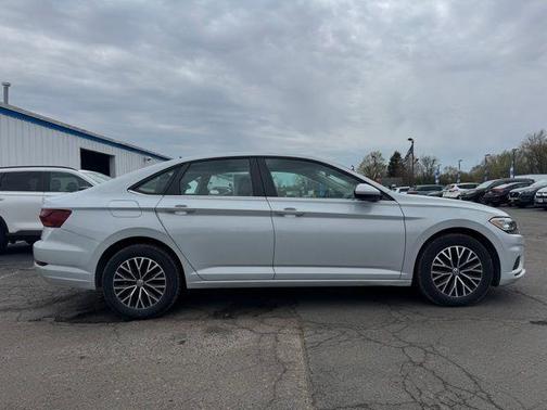 White Silver Metallic 2019 Volkswagen Jetta 1.4T SE