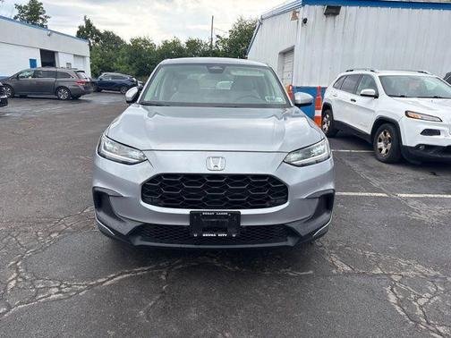 Lunar Silver Metallic 2025 Honda HR-V LX